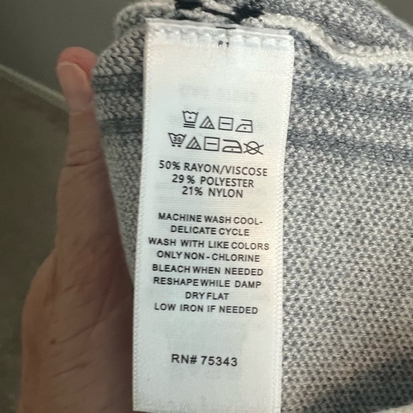 💕 Max Studio Mock Neck Sweater Size M - Picture 4 of 5